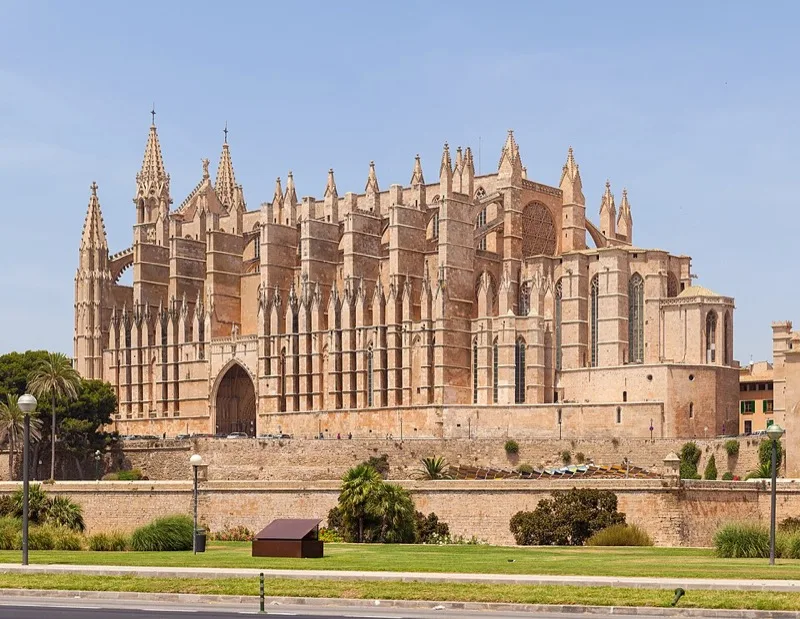 Kathedrale La Seu in Palma de Mallorca – gotisches Meisterwerk über dem Hafen